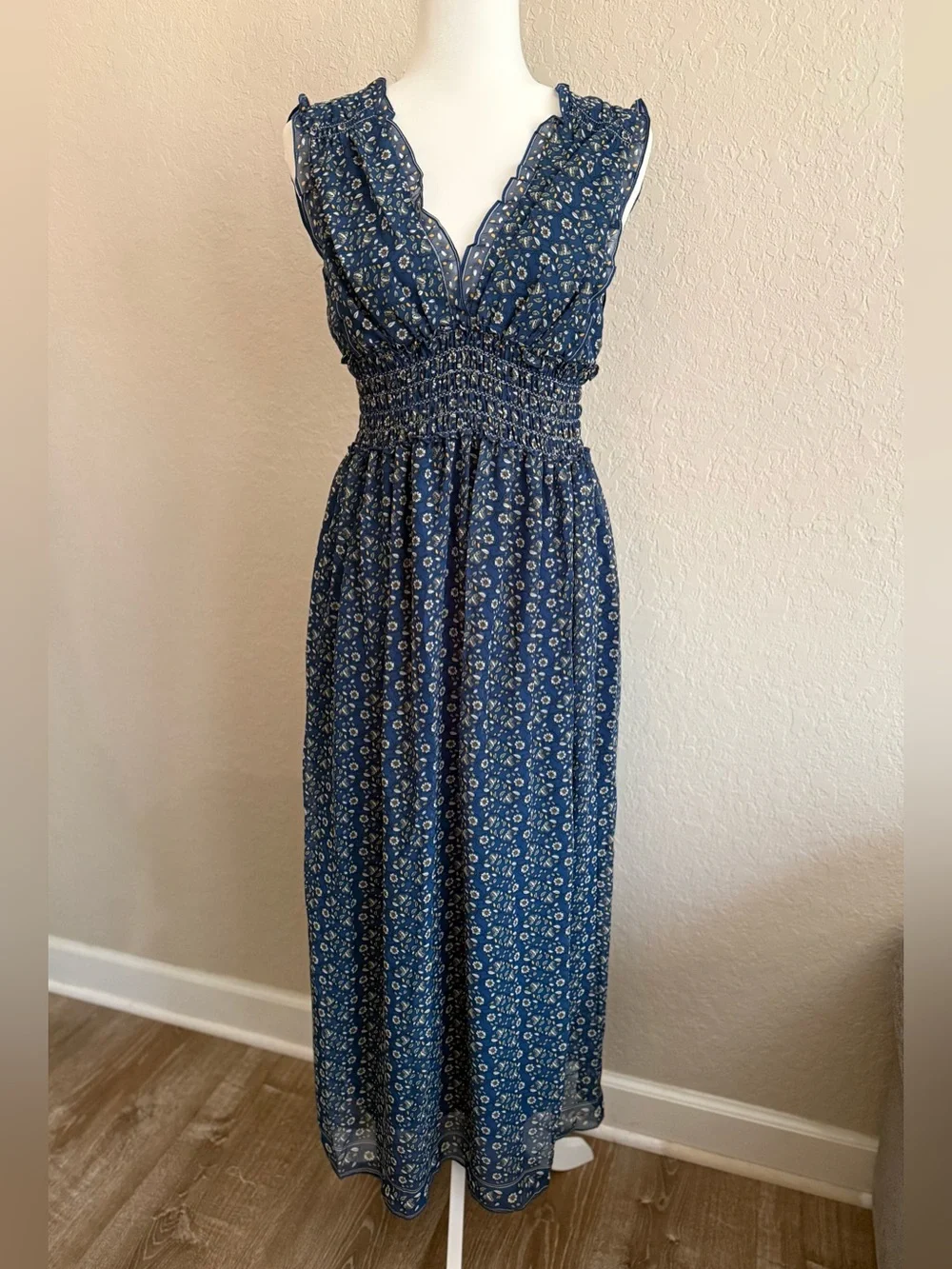 Max Studio Style 7905Y63 Georgette Smocked Maxi Dress - Medium - Picture 7 of 8